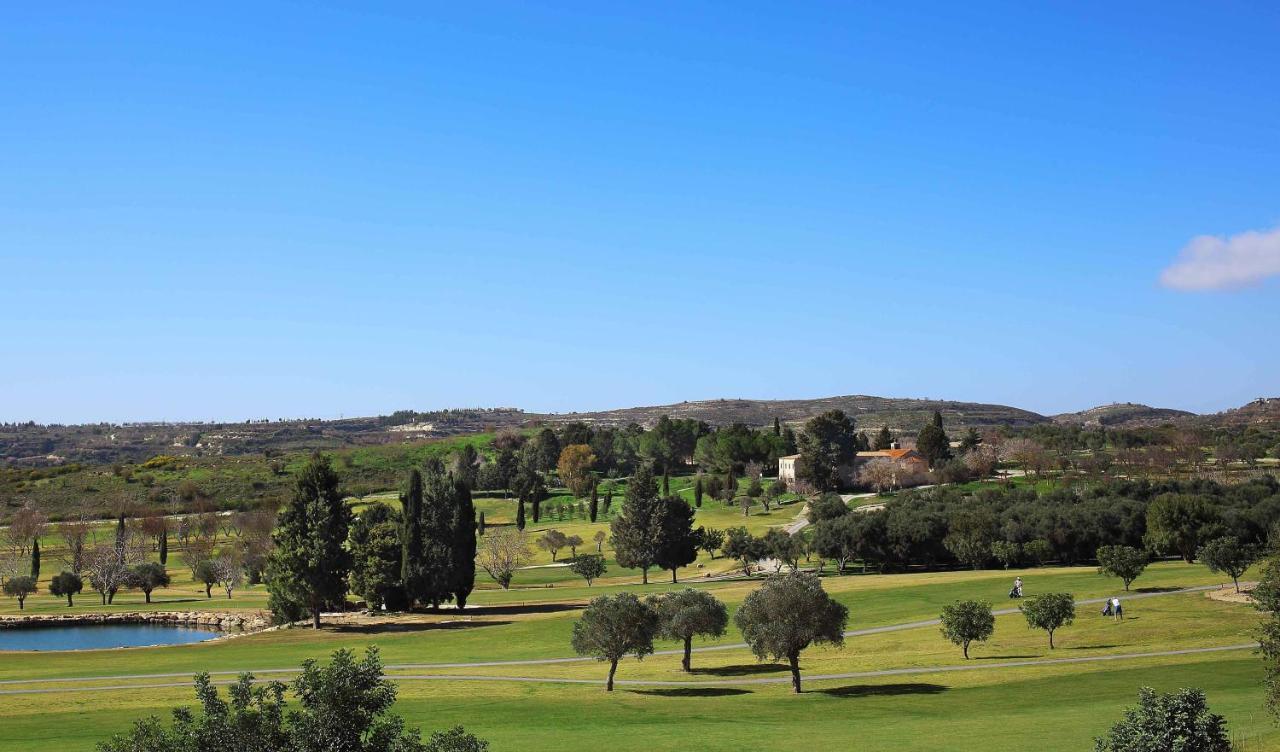 Minthis Resort Tsadha ภายนอก รูปภาพ Golf course in Sotogrande, Spain