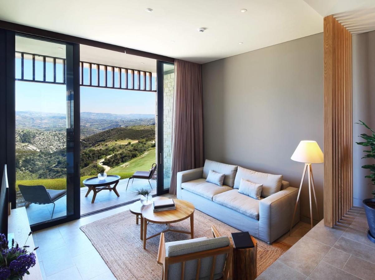 Minthis Resort Tsadha ภายนอก รูปภาพ A living room at the hotel