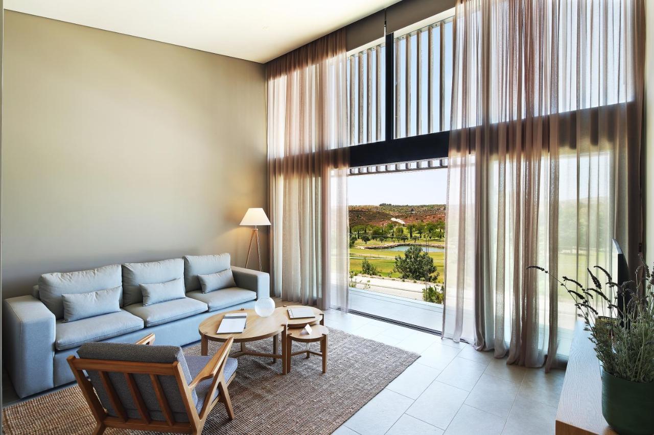 Minthis Resort Tsadha ภายนอก รูปภาพ Interior of a villa at the resort