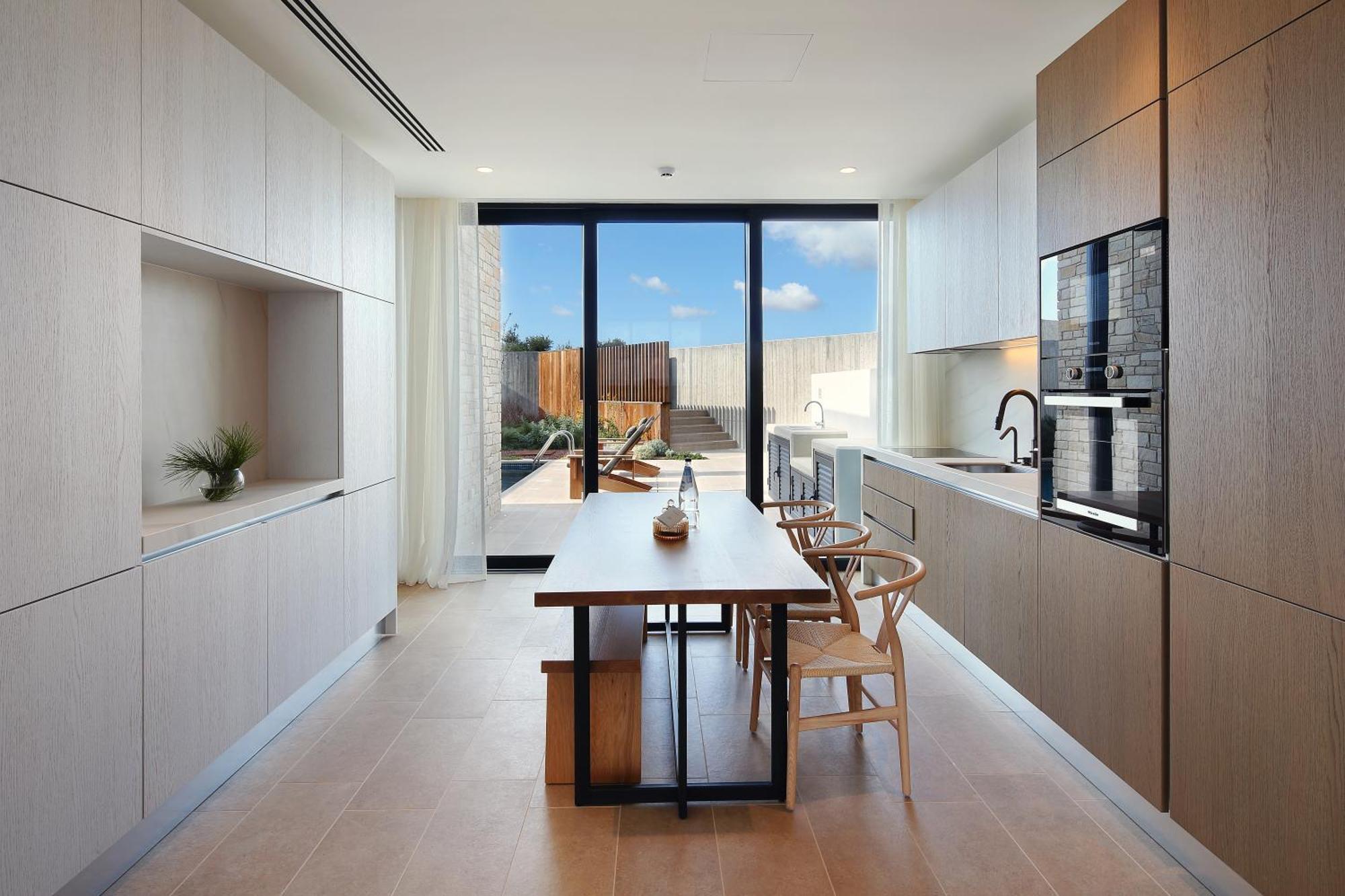 Minthis Resort Tsadha ภายนอก รูปภาพ A kitchen in a typical apartment
